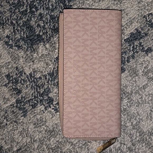 Michael Kors Logo Wallet - Picture 3 of 8